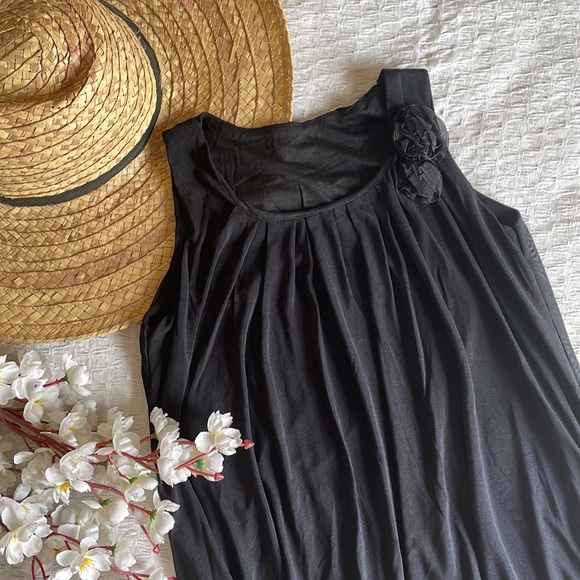 Balloon style stretchy top with rose details